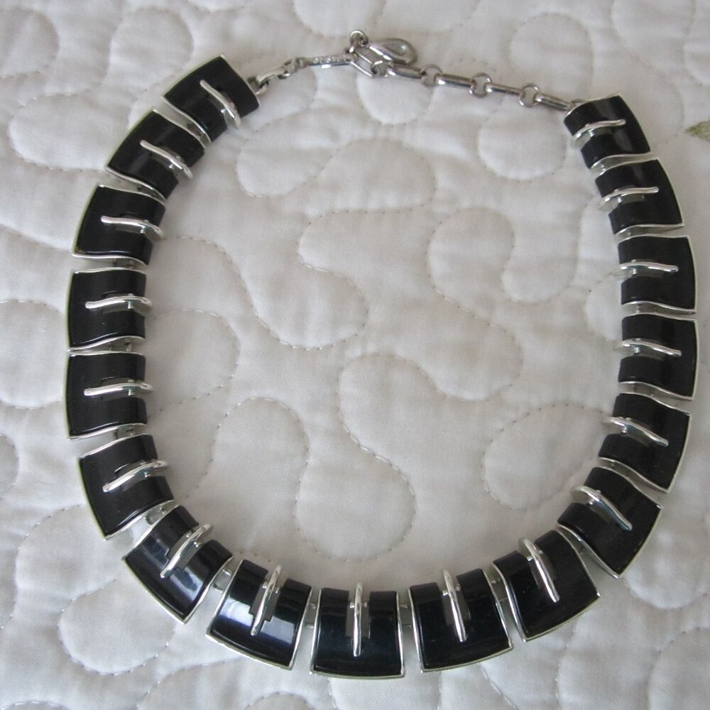 Vintage Lisner Choker Necklace - Silvertone and Black Enamel - Picture 6 of 6